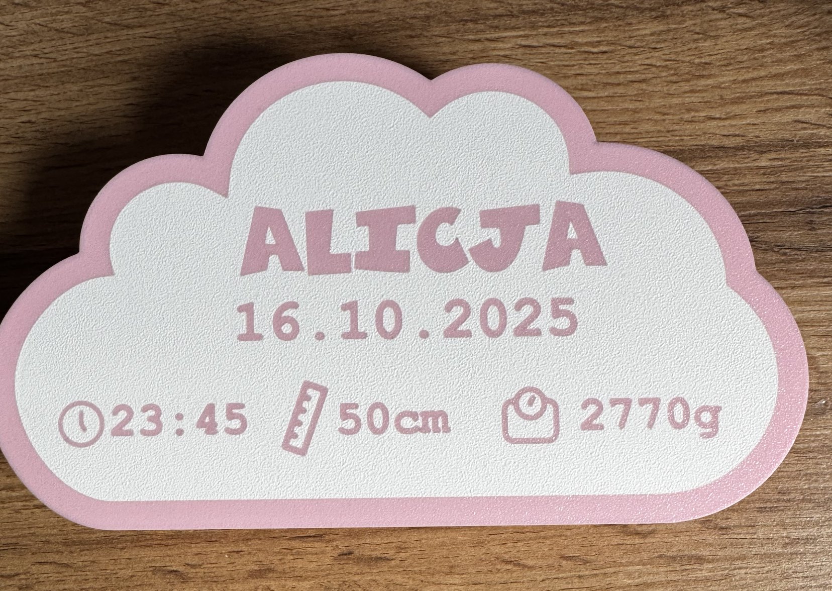 Lampka-chmurka Nubli z imieniem Alicja i świetlną metryczką — data i godzina urodzenia, wzrost i waga dziecka